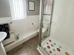 En suite- click for photo gallery